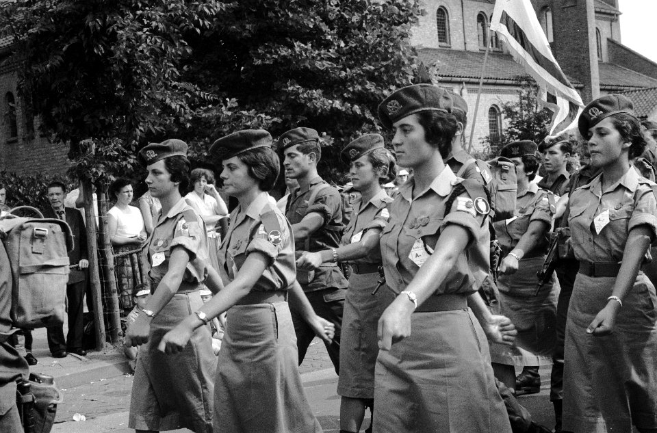 Vierdaagse gestart, doorkomst in Elst, Bestanddeelnr 911-4552