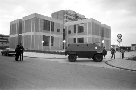 Vier Syriers staan terecht in Kantongerecht in Amsterdam pantserwagens en polit, Bestanddeelnr 928-1956
