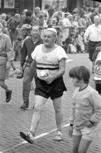 Vierdaagse Nijmegen, eerste dag, wandelaars, Bestanddeelnr 924-7473