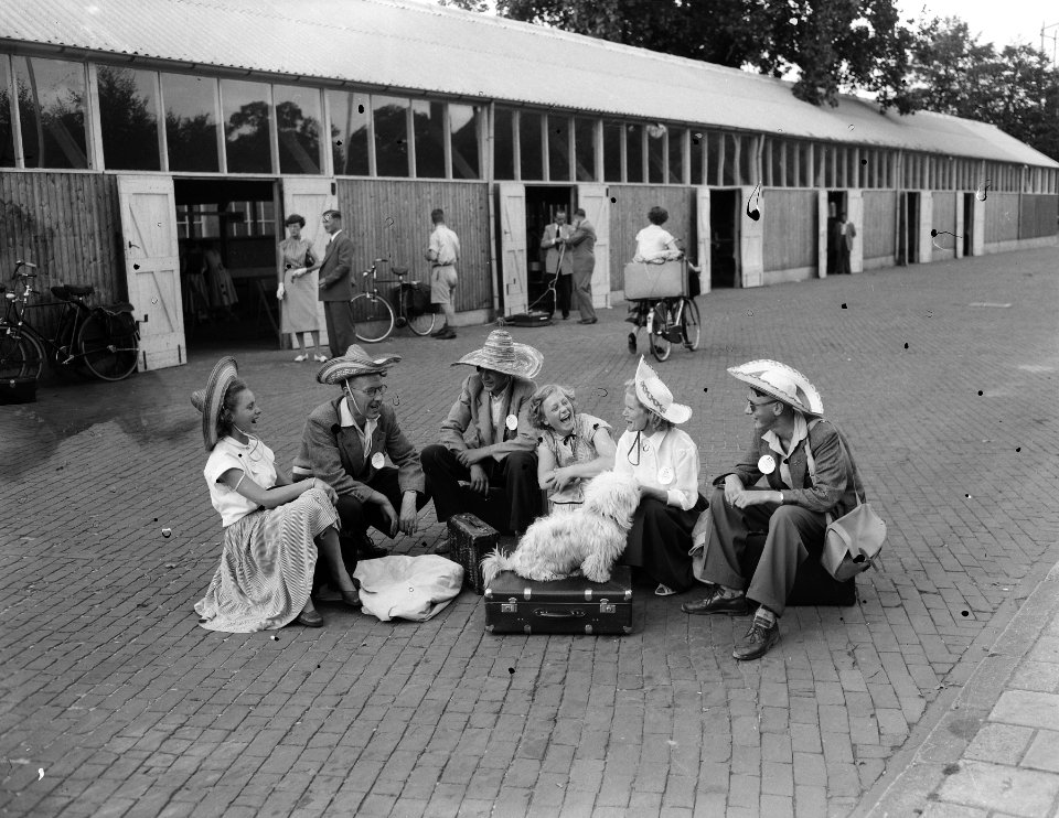 Vierdaagse Apeldoorn, vrolijke deelnemers, Bestanddeelnr 907-2485