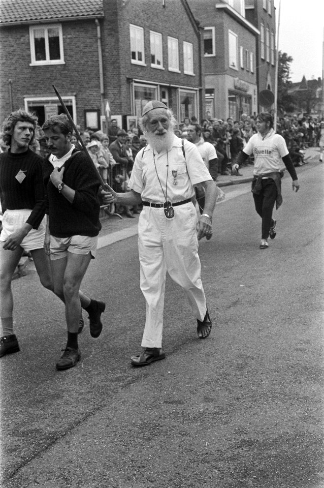 Vierdaagse Nijmegen, Bestanddeelnr 923-6878