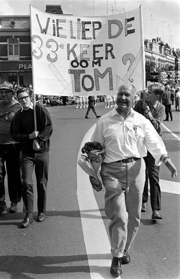 Vierdaagse Nijmegen. Oom Tom liep voor de 33ste keer, Bestanddeelnr 921-5208