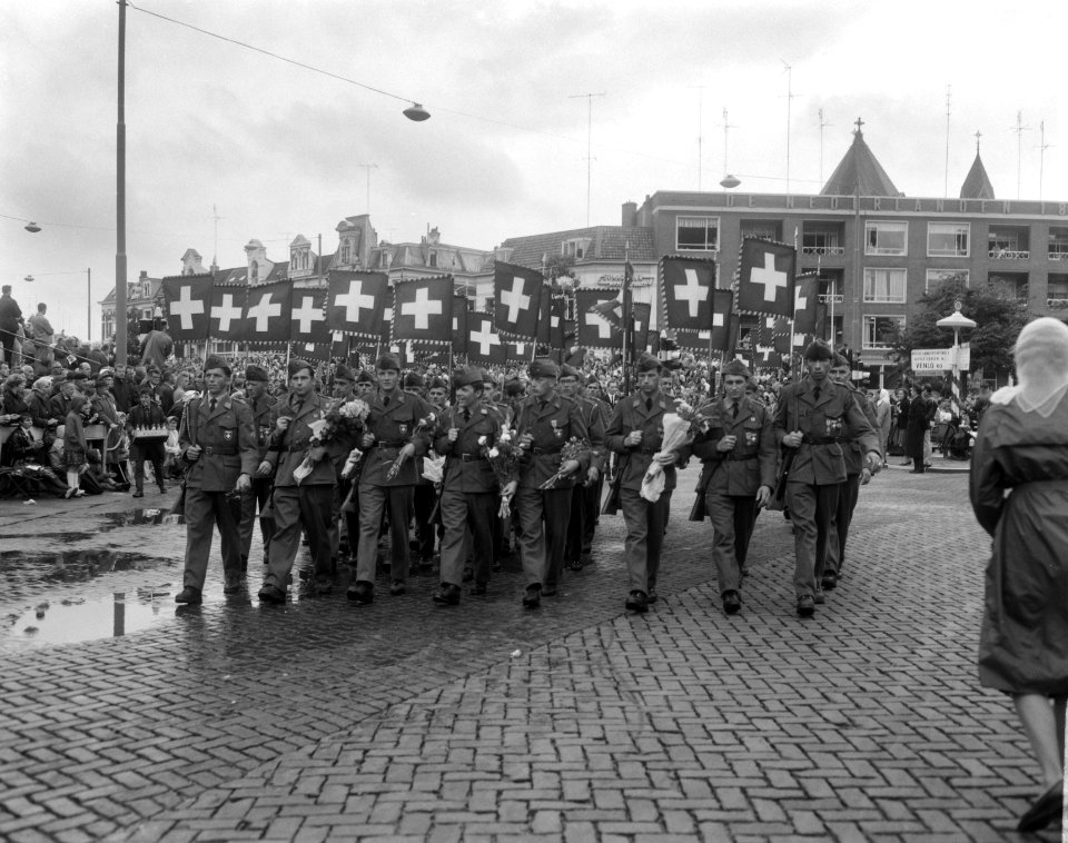 Vierdaagse Nijmegen, Zwitsers komen binnen, Bestanddeelnr 919-4077
