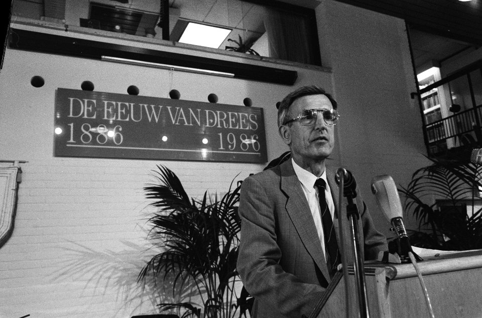 Viering 100ste verjaardag ex premier dr. W. Drees in Dreeshuis in Amsterdam toe, Bestanddeelnr 933-7064