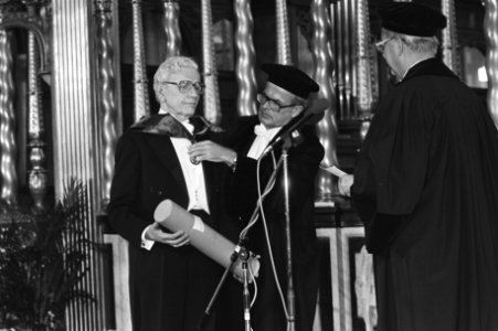 Viering 100-ste Dies Natalis VU in de Nieuwe Kerk , prof. A. B. Frielink in de E, Bestanddeelnr 931-0952
