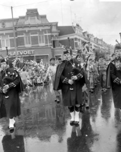 Vierdaagse Nijmegen, Schotten met doedelzakken, Bestanddeelnr 919-4080