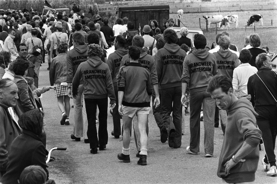 Vierdaagse van Nijmegen , tweede dag, wandelaars onderweg, Bestanddeelnr 928-7043