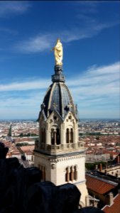 Vierge Marie de la Chapelle Saint-Thomas, vue depuis le toit de la Basilique Notre-Dame de Fourvière