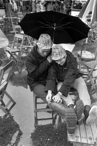 Vierdaagse Nijmegen inschrijven in de regen, Bestanddeelnr 923-6812