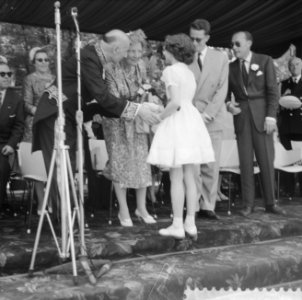 Vierde dag van het bezoek van Koning Boudewijn huldiging op het Vrijthof door de, Bestanddeelnr 910-5189