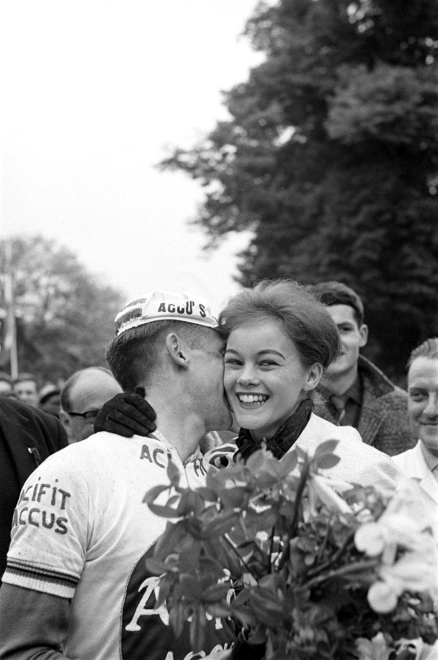 Vierde Etappe Ronde van Nederland . Groeneweg kust Ronde Miss, Bestanddeelnr 912-4929