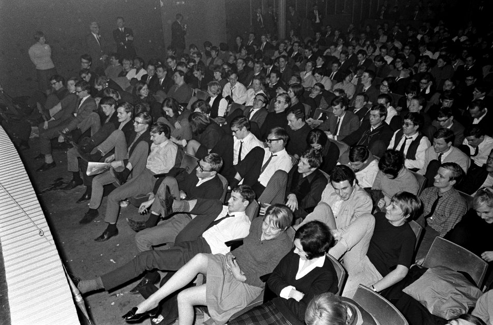 Vierentwintig uur film in Calypso, ochtendgymnastiek o.l. Ab Goubitz, Bestanddeelnr 918-7393