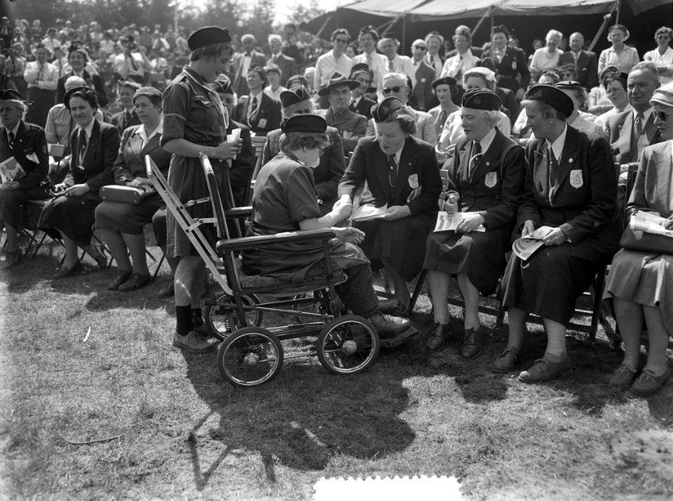 Viering 40-jarig jubileum N.P.G. op de Goudsberg te Lunteren. Beschermvrouwe Kon, Bestanddeelnr 907-7744