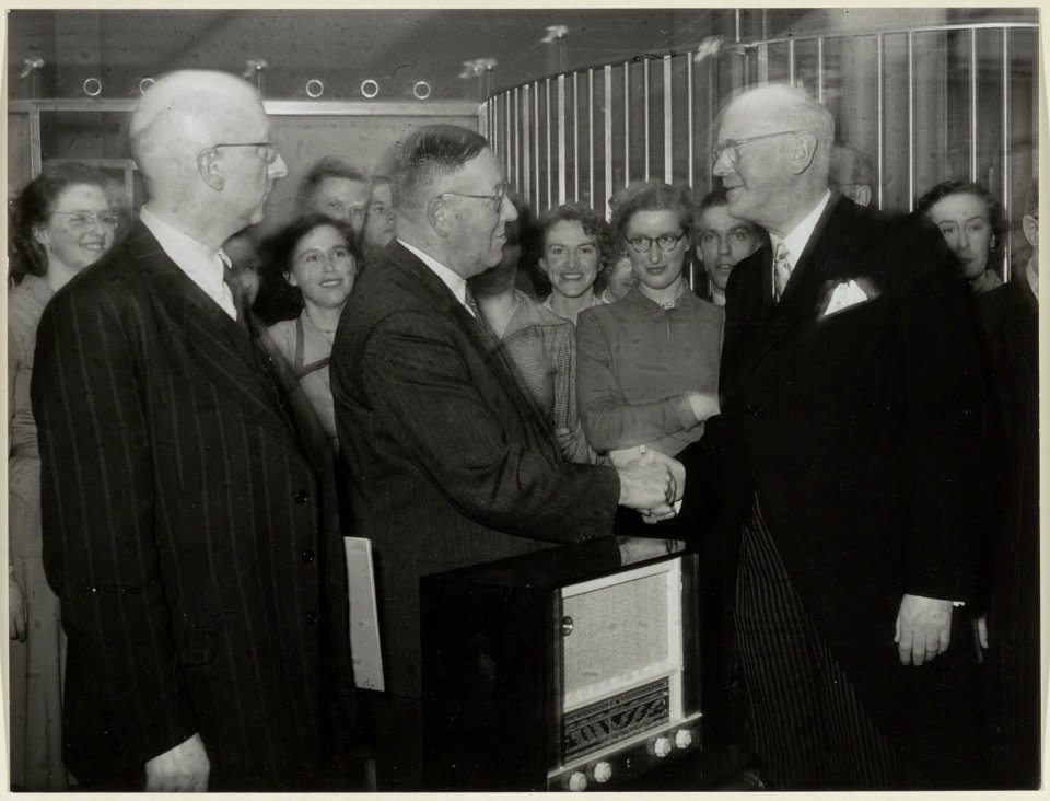 Viering van het Gouden ambtsjubileum van chef buitenland van de Twentse Bank, de heer P.Kooij. NL-HlmNHA 54004524