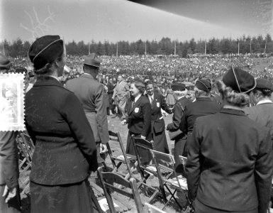 Viering 40-jarig jubileum N.P.G. op de Goudsberg te Lunteren. Beschermvrouwe kon, Bestanddeelnr 907-7747