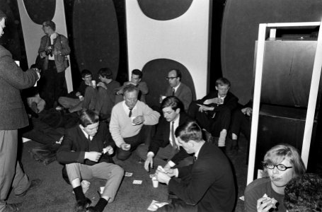 Vierentwintig uur film in Calypso, ochtendgymnastiek o.l. Ab Goubitz , het ontbi, Bestanddeelnr 918-7392