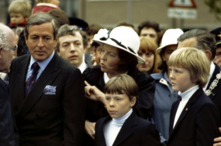 Viering Koninginnedag in Breda de Koninklijke Familie in Breda, Bestanddeelnr 253-8543