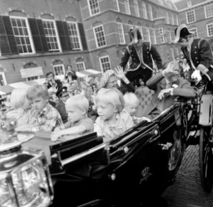 Viering Zilveren Regeringsjubileum van Koningin Juliana in Den Haag , prinsjes i, Bestanddeelnr 926-6687