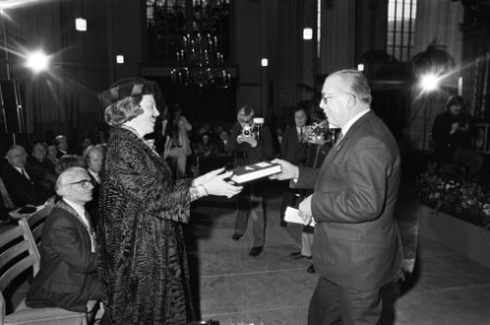 Viering 350e Dies Natalis universiteit in Nieuwe Kerk Eredoctoraat geneeskunde J, Bestanddeelnr 931-9001