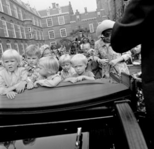 Viering Zilveren Regeringsjubileum van Koningin Juliana in Den Haag , prinsjes i, Bestanddeelnr 926-6686