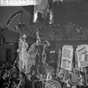 Viering carnaval door Justus van Maurik in Bellevue, Bestanddeelnr 912-0843