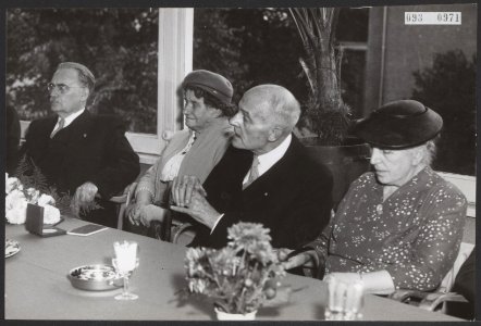 Viering 75e verjaardag radio boekrecencent p h ritter, Bestanddeelnr 093-0971