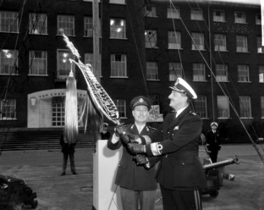 Viering van het 300 jarig bestaan van het Korps Mariniers bij de Van Ghent Kazer, Bestanddeelnr 918-5229