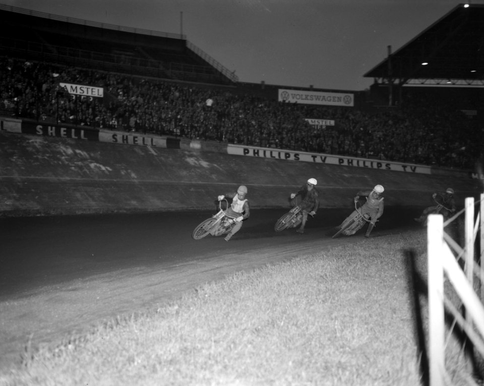 Vierlanden Speedway Races in Olympisch Stadion . Voorop Chum Taylor (Australie),, Bestanddeelnr 915-3418