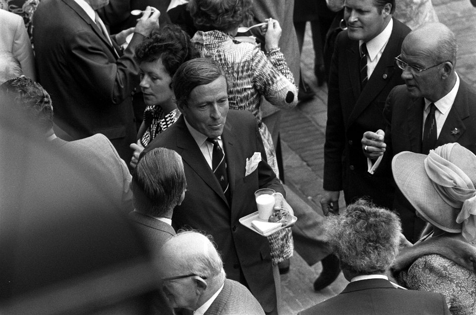 Viering Zilveren Regeringsjubileum van Koningin Juliana in Den Haag , nummer 14 , Bestanddeelnr 926-6675