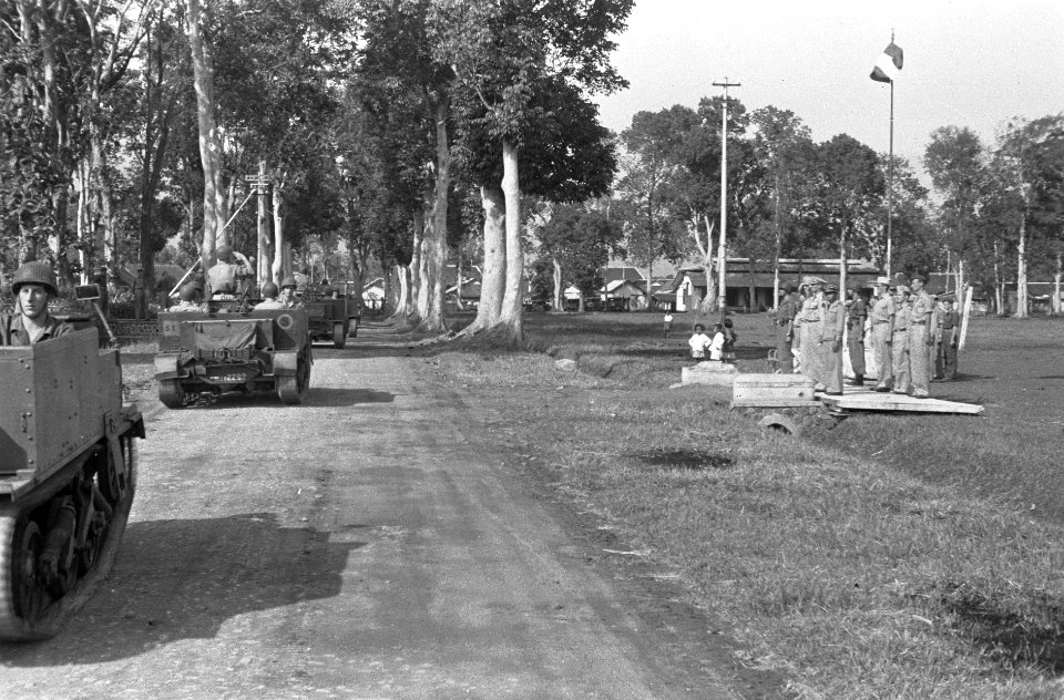 Viering 4-jarig bestaan Regiment Stoottroepen door 5 Bataljon Stoottroepen te Am, Bestanddeelnr 1086