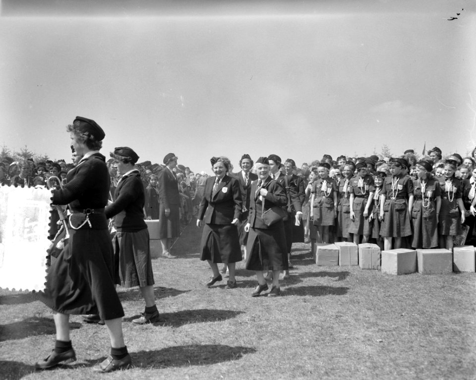 Viering 40-jarig jubileum N.P.G. op de Goudsberg te Lunteren. Beschermvrouwe kon, Bestanddeelnr 907-7749