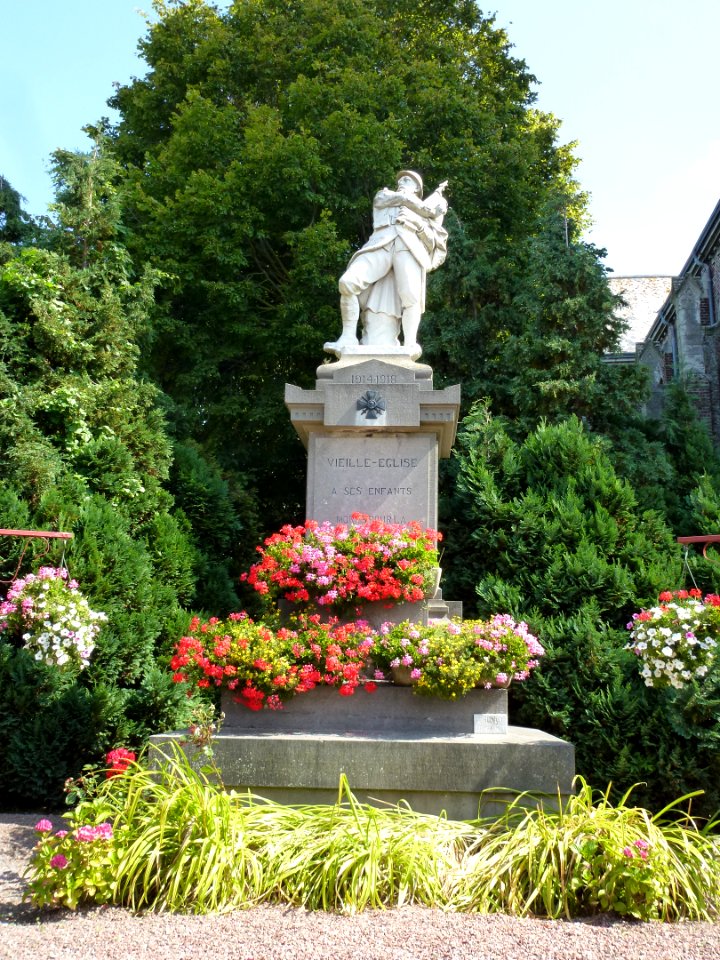 Vieille-Église (Pas-de-Calais) monument aux morts