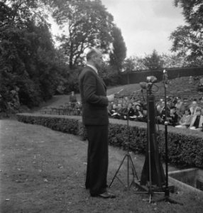 Viering van de 64e verjaardag van koningin Wilhelmina in Regents Park. Toespraak, Bestanddeelnr 935-2532