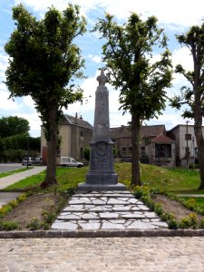Vieux-Reng (Nord, Fr) monument aux morts