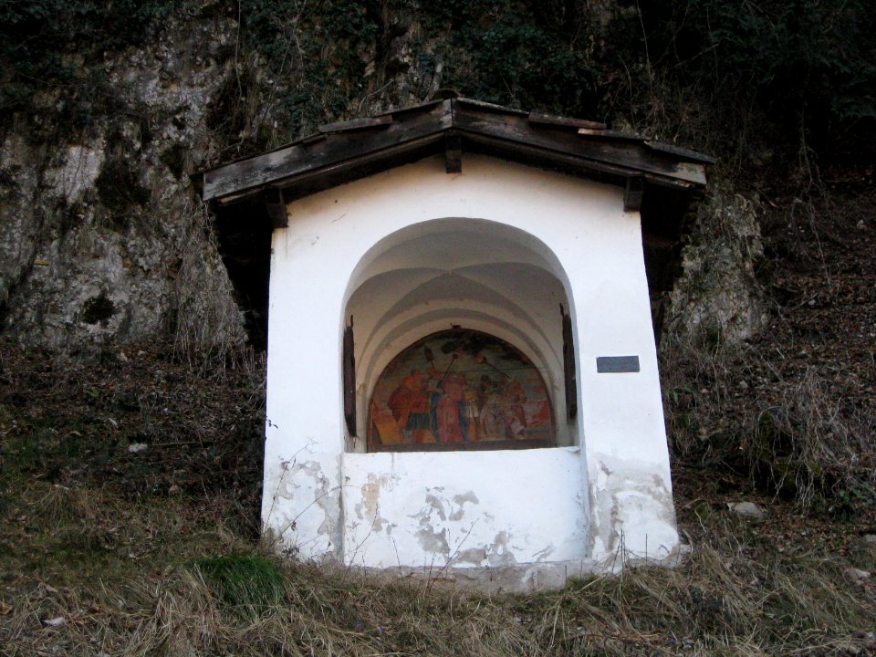 Vierte Kreuzwegstation auf dem Weg zur Kalvarienbergkapelle in Salurn 2