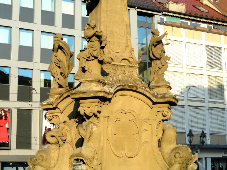 Vierröhrenbrunnen (Würzburg)- DSC02914