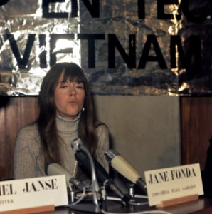 Vietnambijeenkomst in cultureel Centrum De Lindenberg te Nijmegen Jane Fonda (…, Bestanddeelnr 254-9555