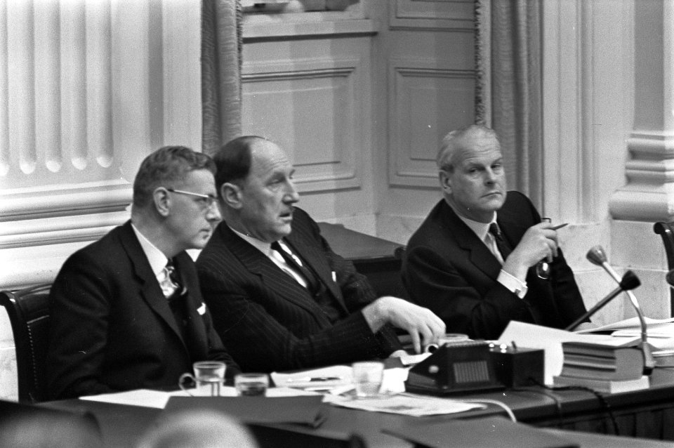 Vietnam-debat in Tweede Kamer , nummer 33 Hoekstra (CPN) nummer 35 en 36 Regerin, Bestanddeelnr 921-0505