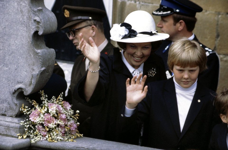 Viering Koninginnedag in Veere op het bordes van het Stadhuis in Veere vlnr nr., Bestanddeelnr 253-8532