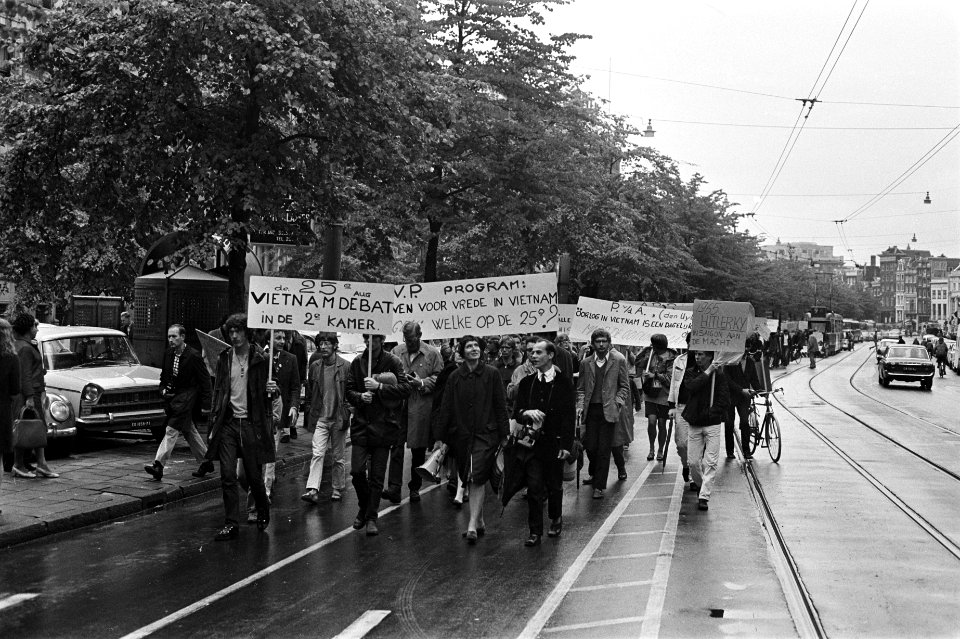 Vietnam-demonstratie in Amsterdam. De stoet, Bestanddeelnr 920-6120