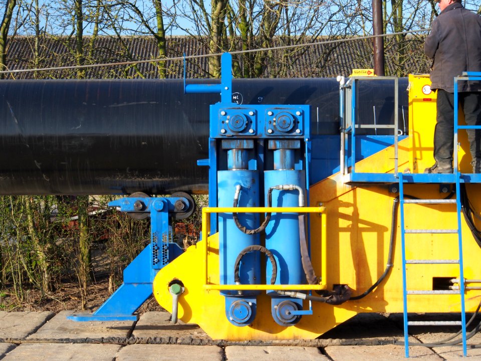 Vietz EV 42- 56 pipe bending machine with pipe before bending