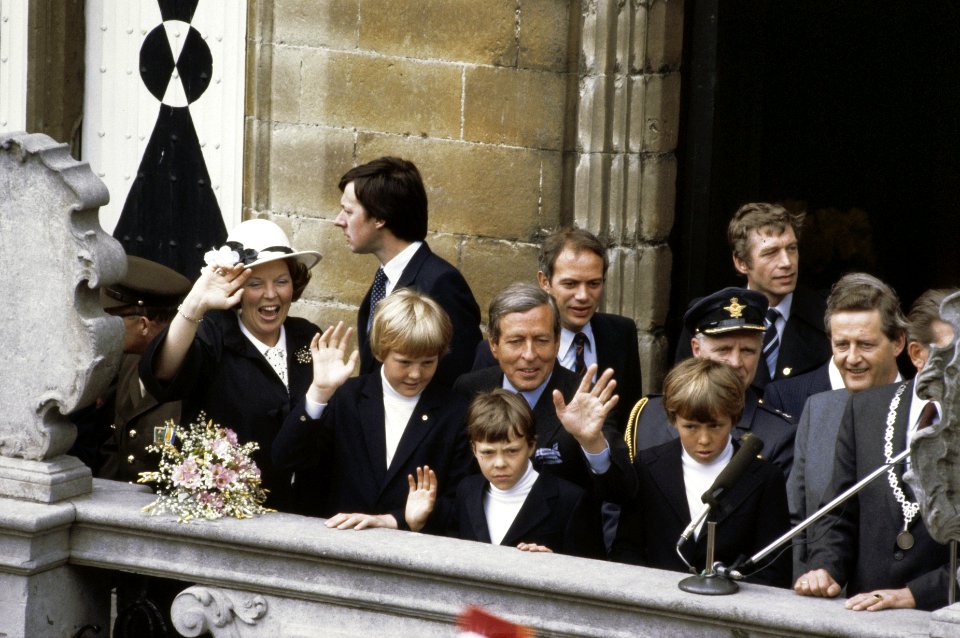 Viering Koninginnedag in Veere op het bordes van het Stadhuis in Veere, Beatrix, Bestanddeelnr 253-8531
