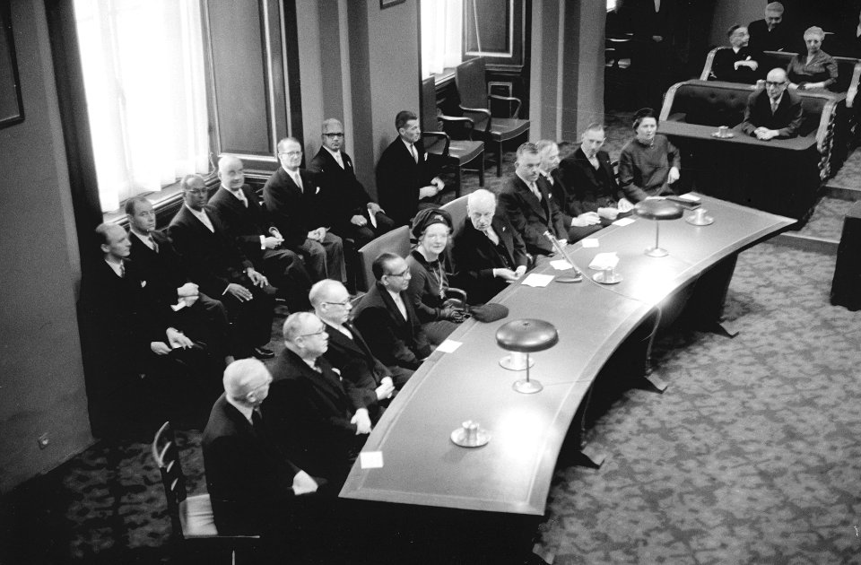 Viering van 500 jaar Staten-Generaal in januari 1964 in de vergaderzaal van de E, Bestanddeelnr 915-9265