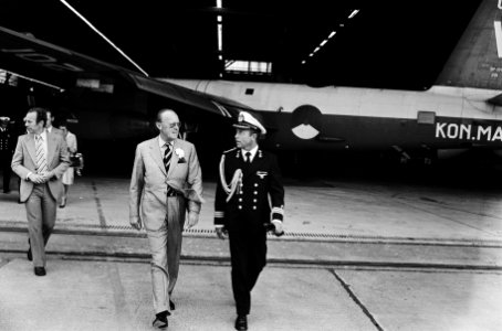 Viering van 40 jarig bestaan vliegtuigsquadron 320 vd Marine op vliegveld Valke, Bestanddeelnr 930-8423