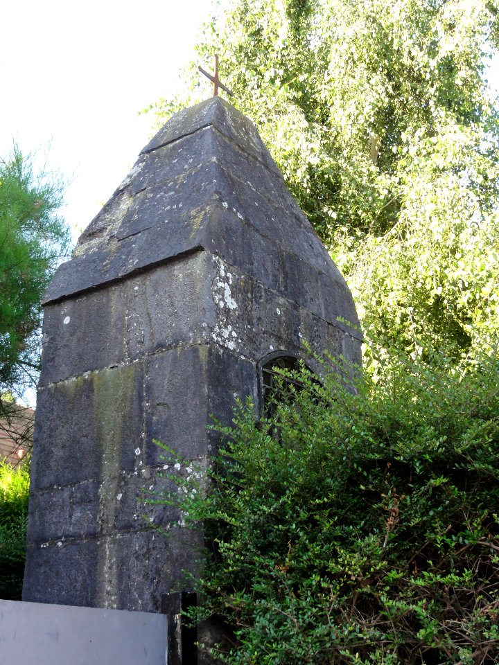 Vieux-Mesnil (Nord, Fr) chapelle en verdure