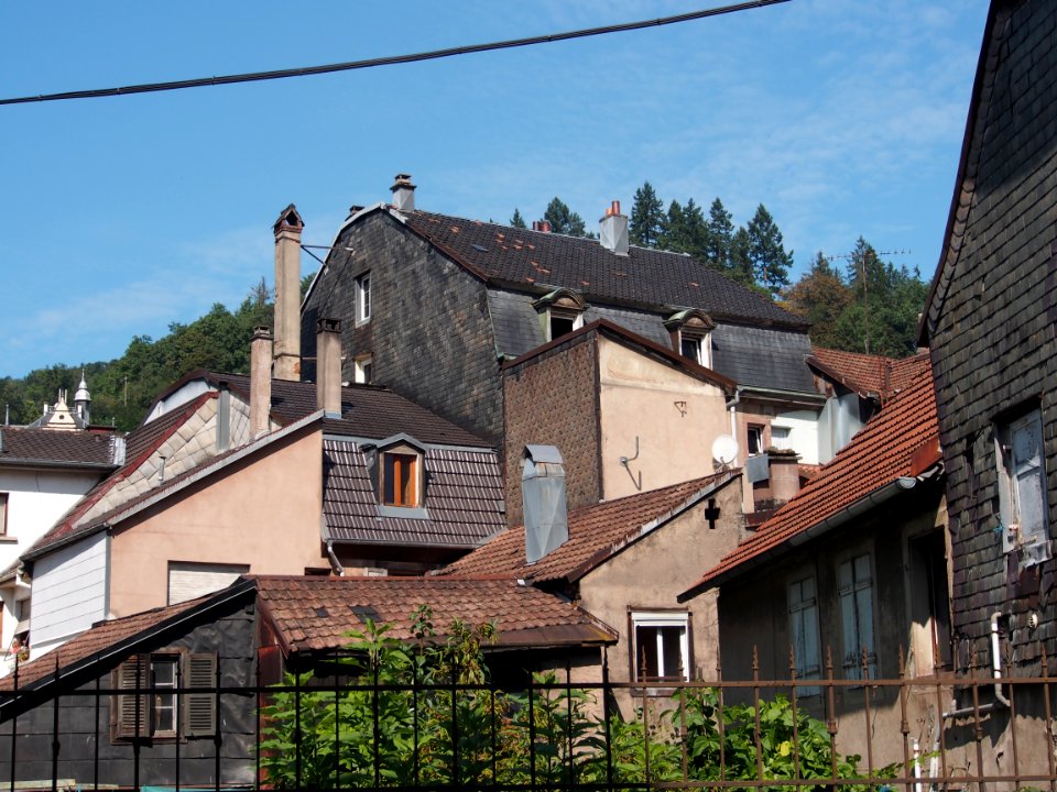 View from Rue Reber towards houses on Rue Wilson