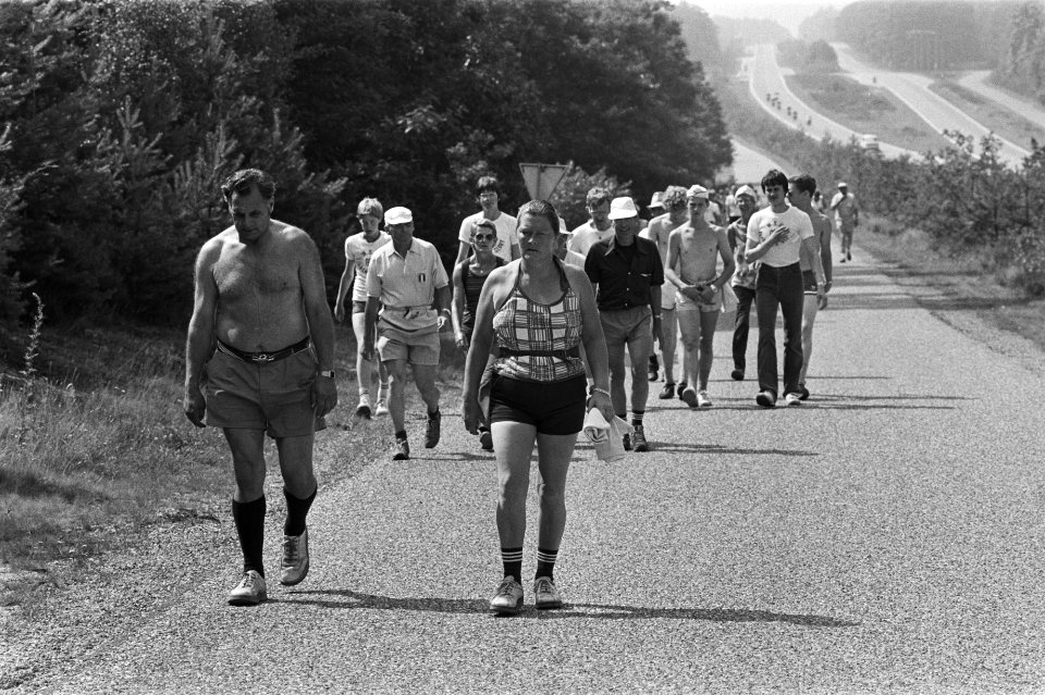 Vierdaagse van Apeldoorn (wandelen), Bestanddeelnr 932-2451