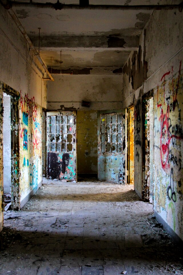 Mental psychiatric horror