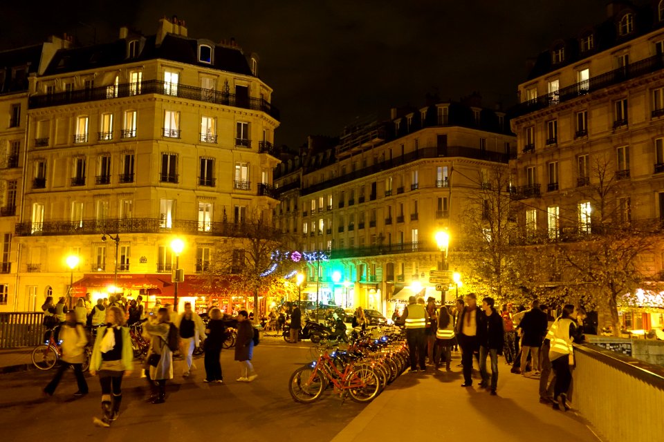 View from Pont Saint-Louis to Rue Jean du Bellay, Paris - DSC05420