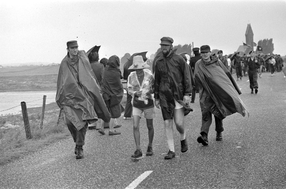 Vierdaagse van Nijmegen (1e dag) deelnemers in de regen, Bestanddeelnr 927-3278